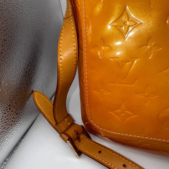 Louis Vuitton Yellow Thompson Patent Vernis Shoulder Bag - Picture 4 of 13